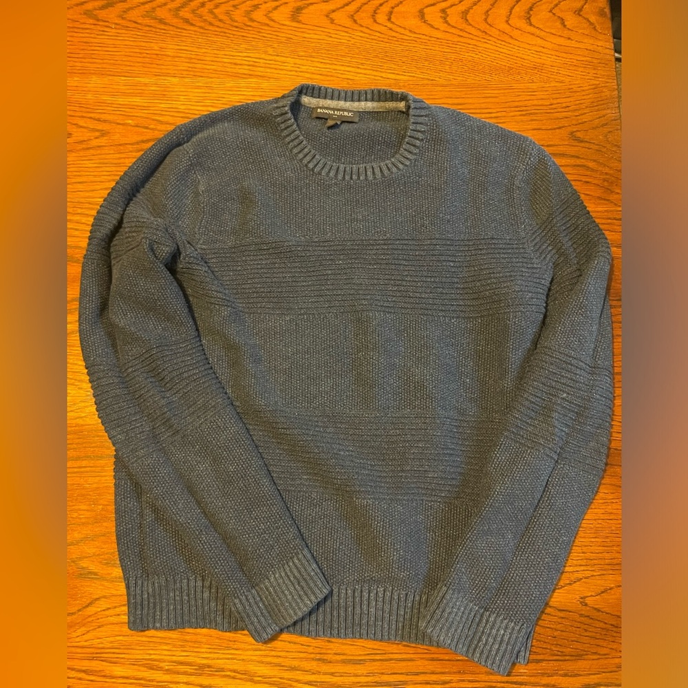 BANANA REPUBLIC- men’s navy ribbed knit crewneck sweater.
